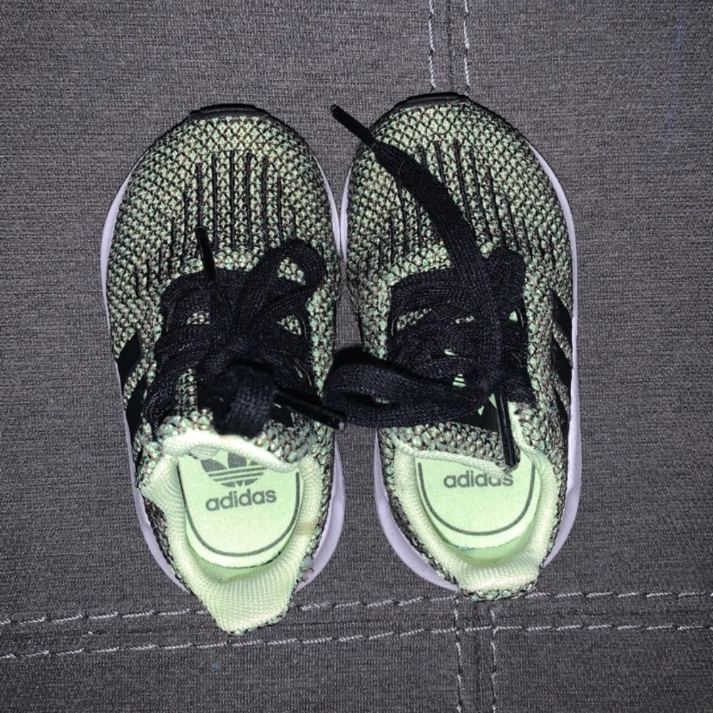 Adidas swift run sneakers
